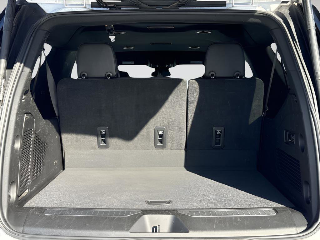 Used 2023 Chevrolet Suburban Premier AWD/4WD image 20