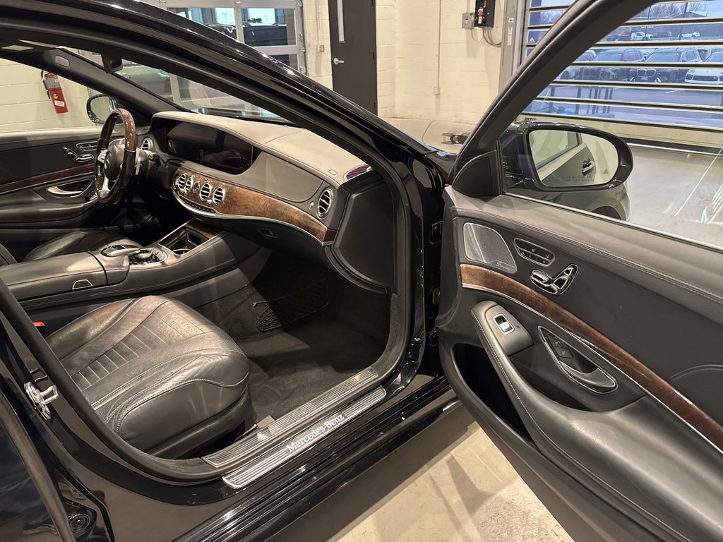 Used 2018 Mercedes-Benz S 560 4MATIC Sedan w/ AMG Line Exterior image 40