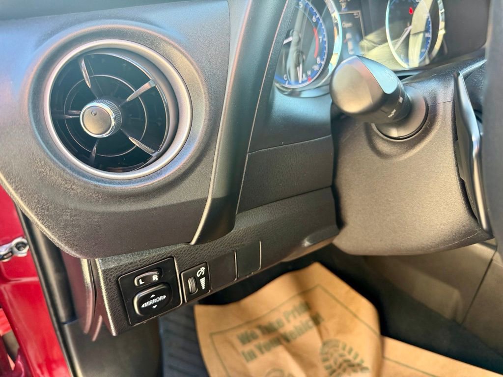 Used 2017 Toyota Corolla SE w/ Carpet Mat Package (TMS) FWD image 26