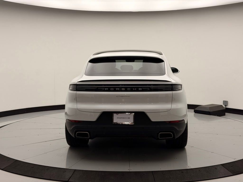 Used 2024 Porsche Cayenne Coupe image 10