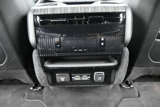 Used 2024 Jeep Wagoneer L Series II w/ Flexible Seating Group AWD/4WD image 25