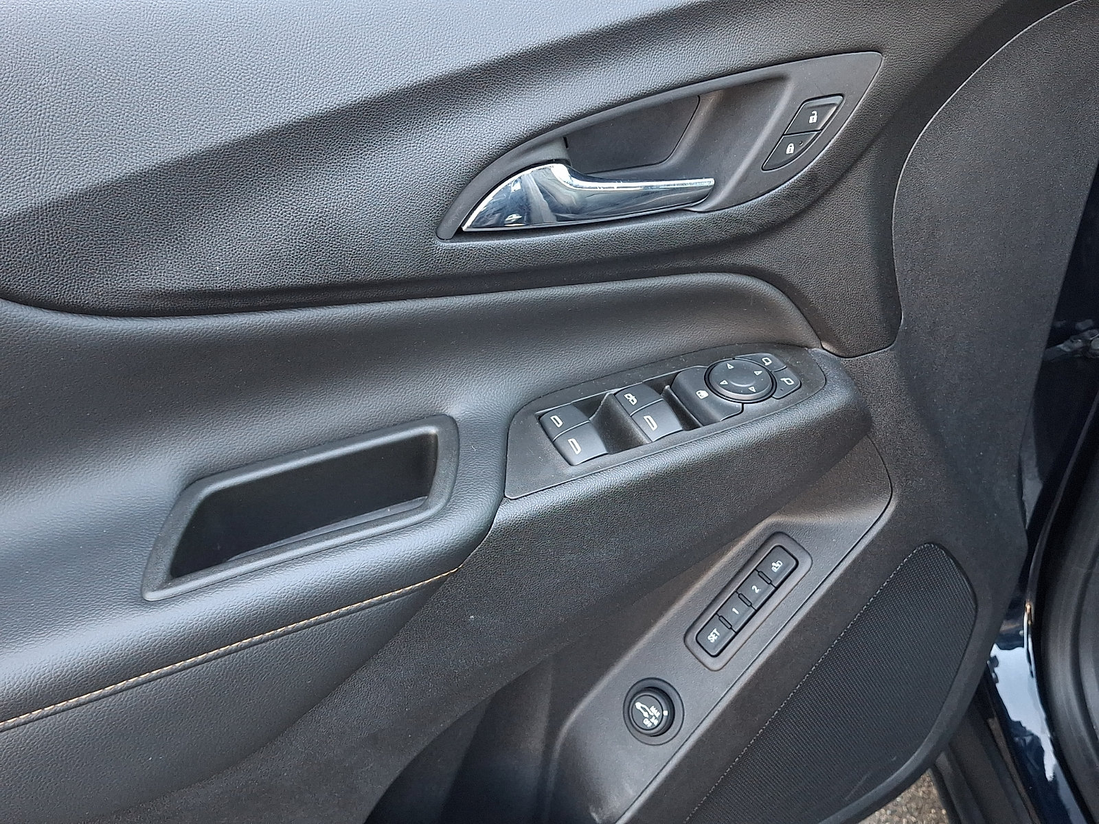 Used 2020 Chevrolet Equinox Premier AWD/4WD image 14