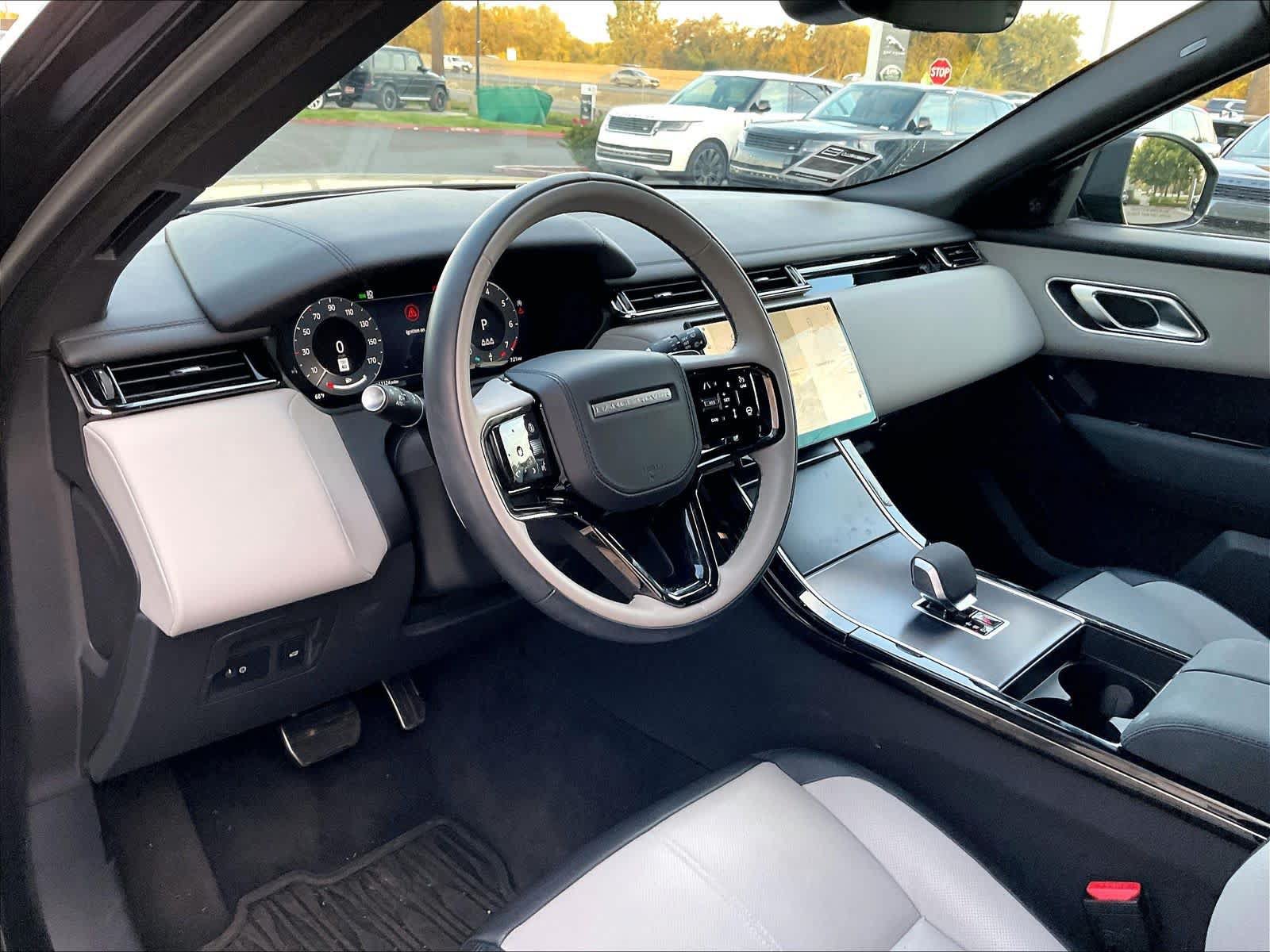 Used 2026 Land Rover Range Rover Velar Dynamic SE AWD/4WD image 16