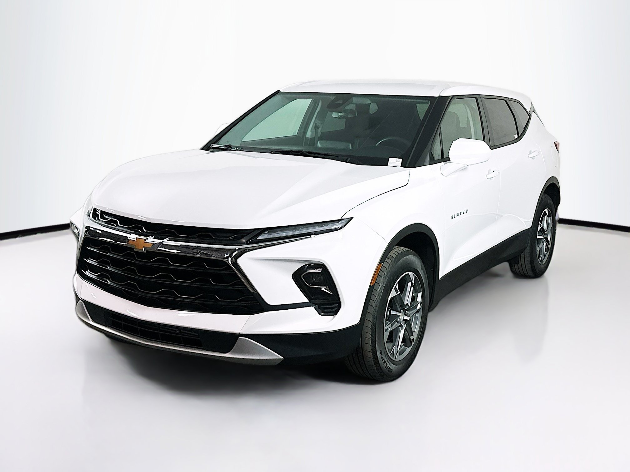 Used 2025 Chevrolet Blazer LT AWD/4WD image 3