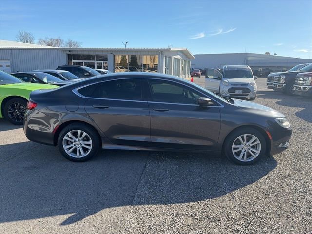 Used 2017 Chrysler 200 Limited Platinum w/ Comfort & Convenience Group FWD image 5