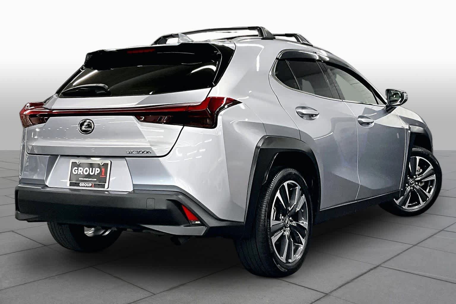 Used 2025 Lexus UX 300h FWD w/ Accessory Package (Z2) image 13
