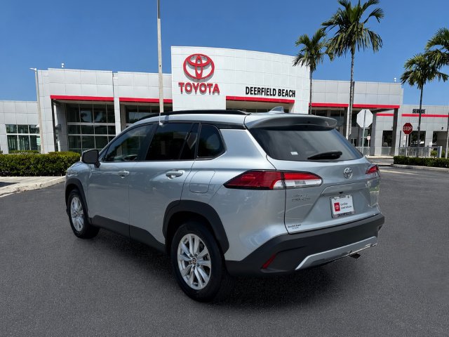 Certified 2023 Toyota Corolla Cross LE w/ Moonroof Package AWD/4WD image 5
