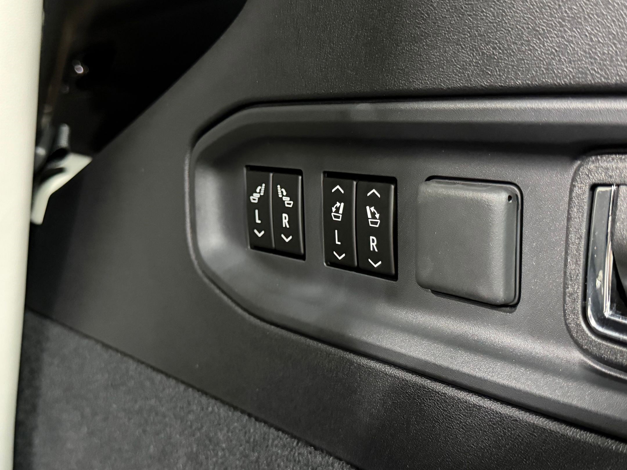 New 2026 Cadillac Vistiq Sport image 45