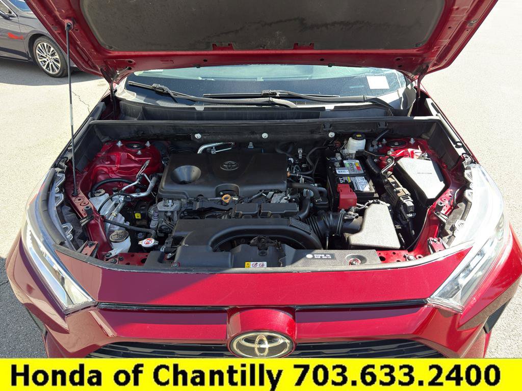 Used 2021 Toyota RAV4 LE AWD/4WD image 32