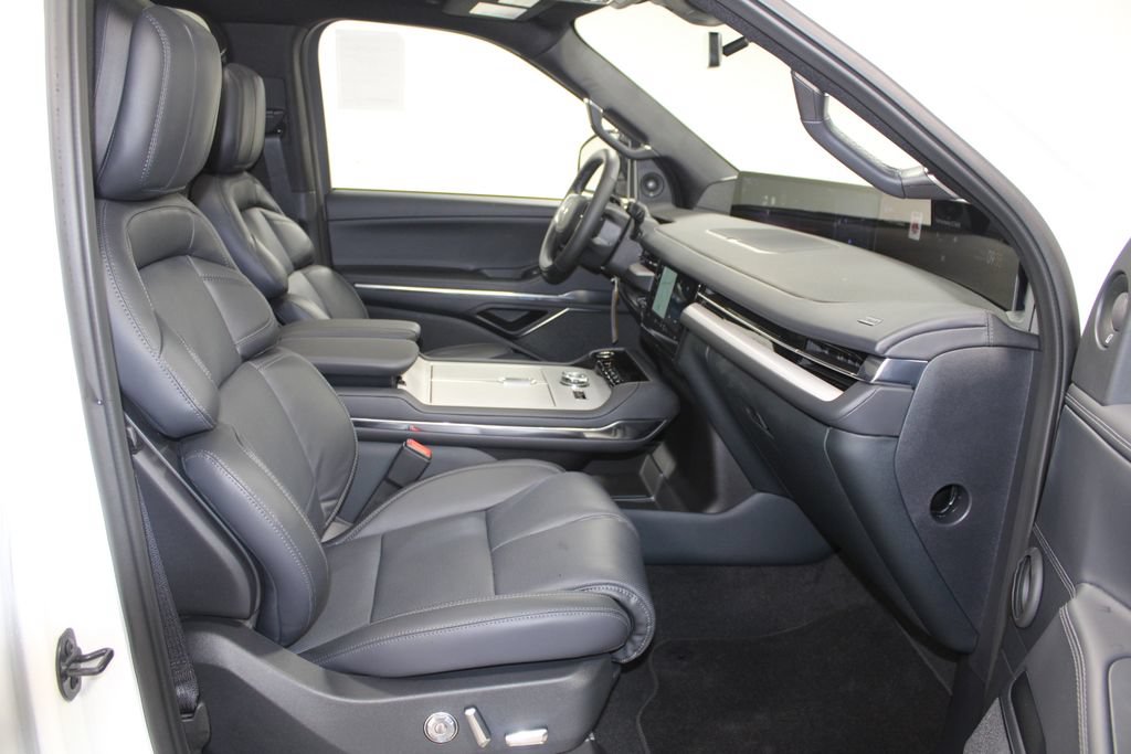 New 2025 Lincoln Navigator L Reserve w/ Jet Appearance Package AWD/4WD image 32