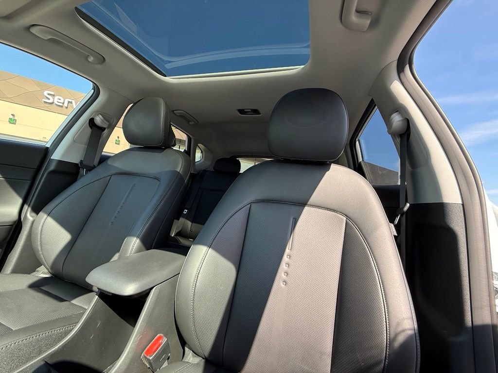 Certified 2025 Hyundai Kona Limited FWD image 13