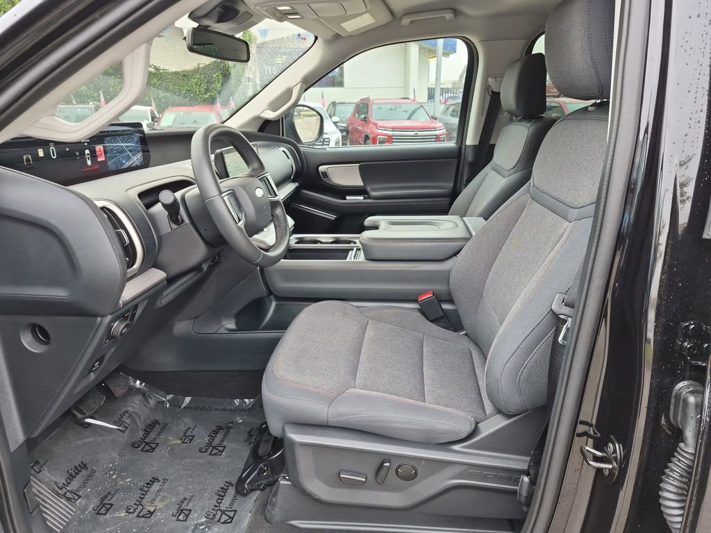 Used 2025 Ford Expedition Active AWD/4WD image 11