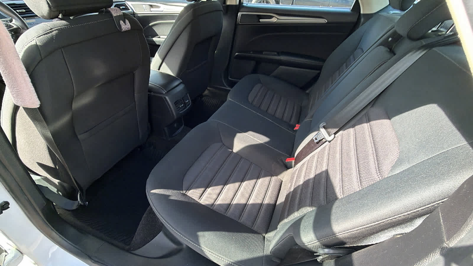 Used 2018 Ford Fusion SE w/ Fusion SE Technology Package FWD image 17