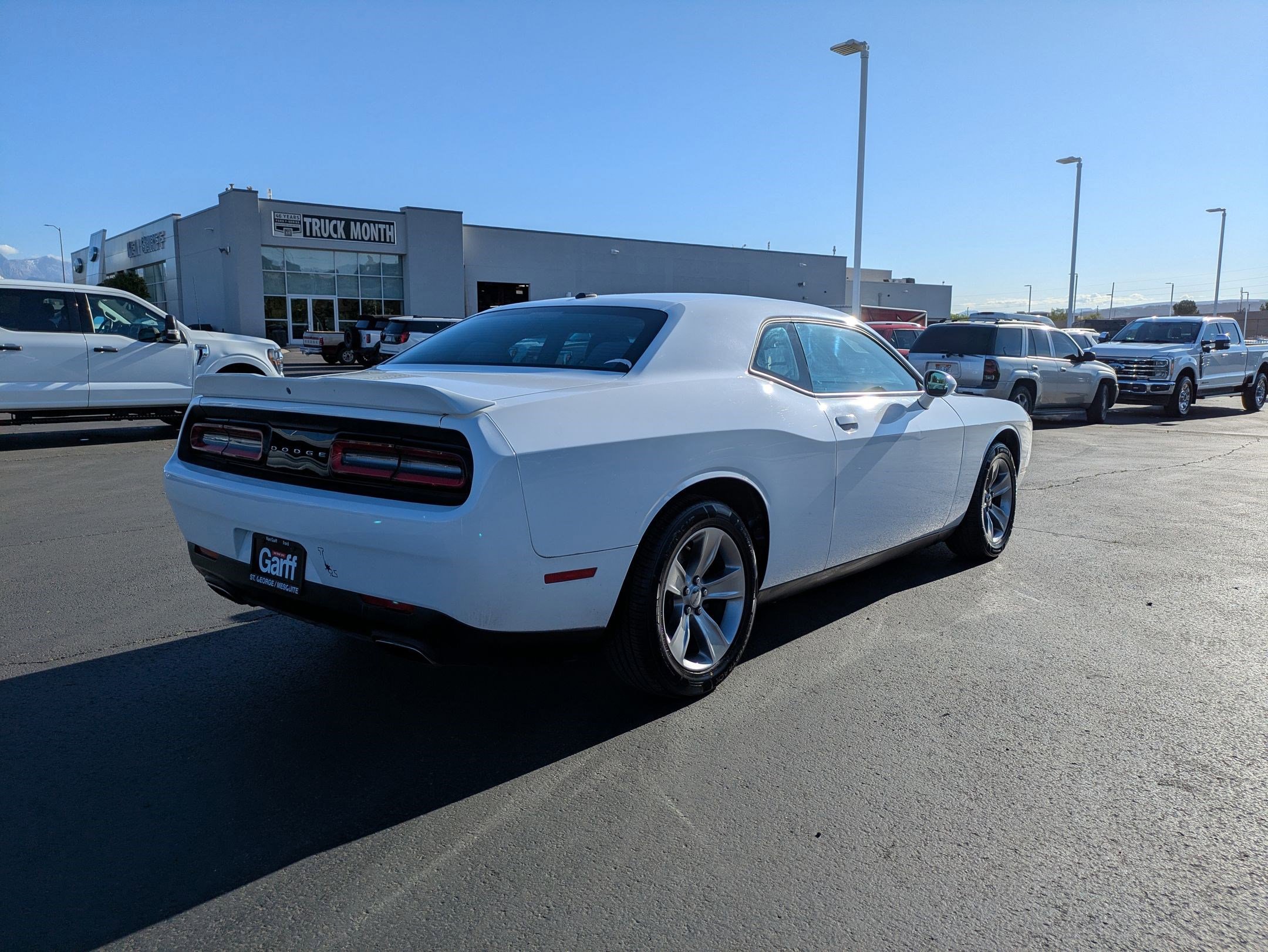 Used 2019 Dodge Challenger SXT image 3