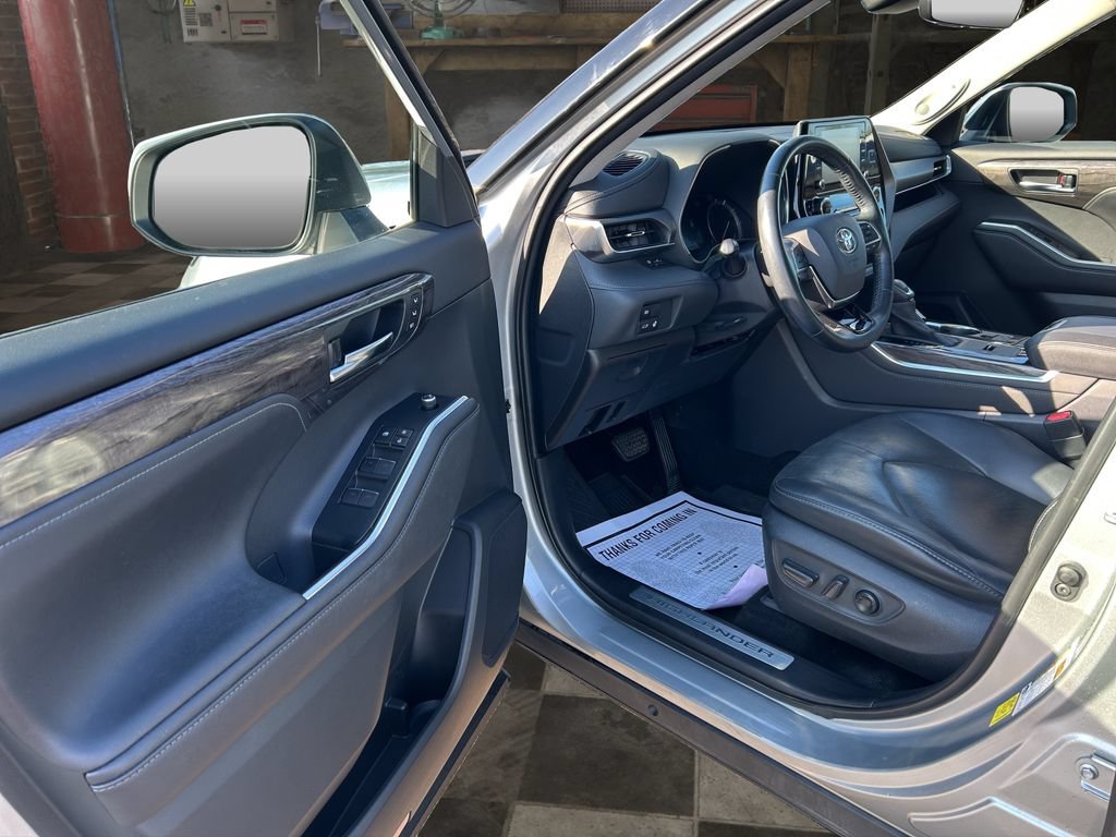 Used 2020 Toyota Highlander Limited FWD image 16