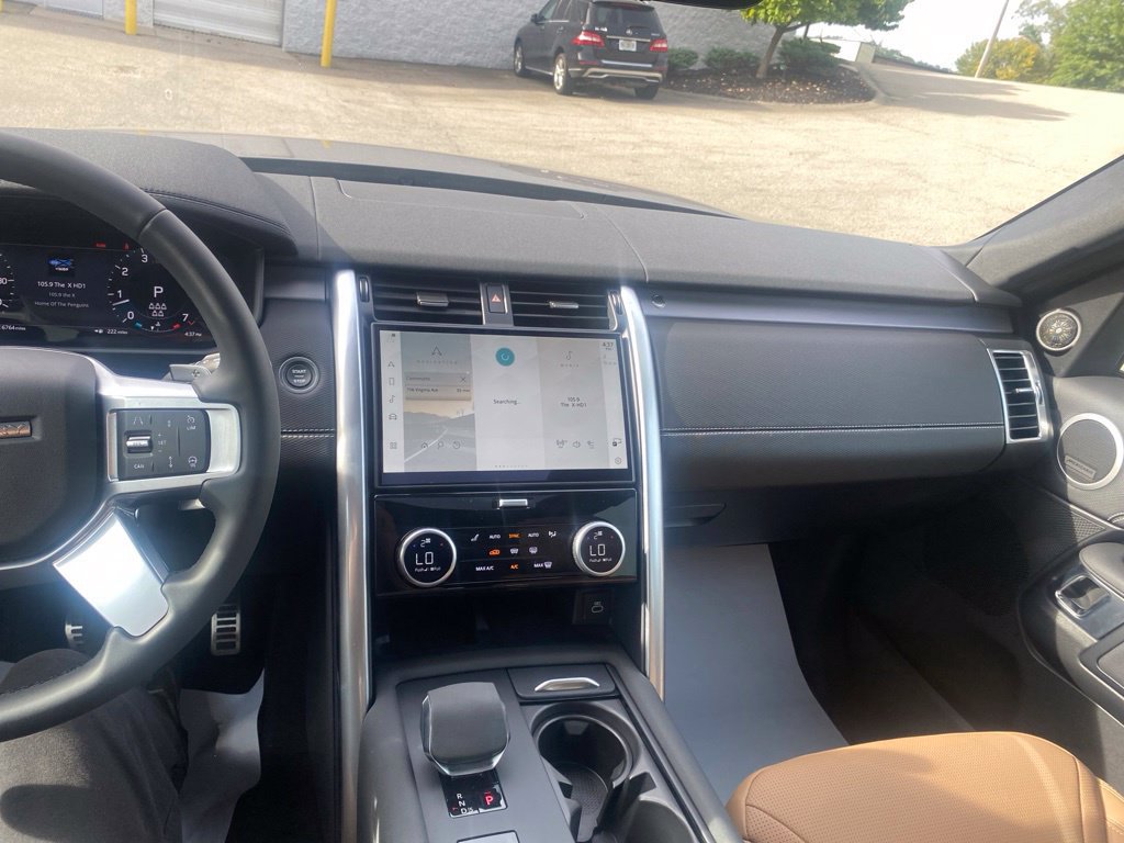 Used 2025 Land Rover Discovery Dynamic SE AWD/4WD image 18