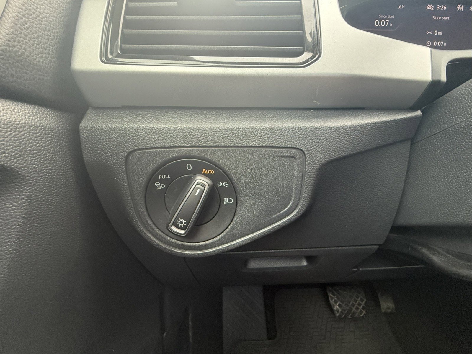 Used 2023 Volkswagen Atlas SE image 45