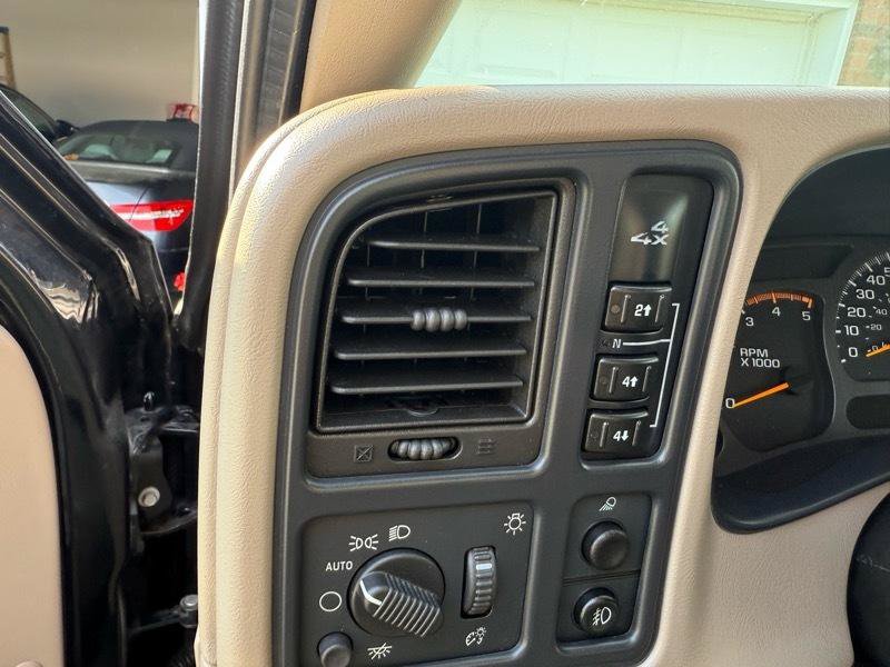 Used 2005 GMC Sierra 3500 SLT w/ Heavy-Duty Power Package AWD/4WD image 40