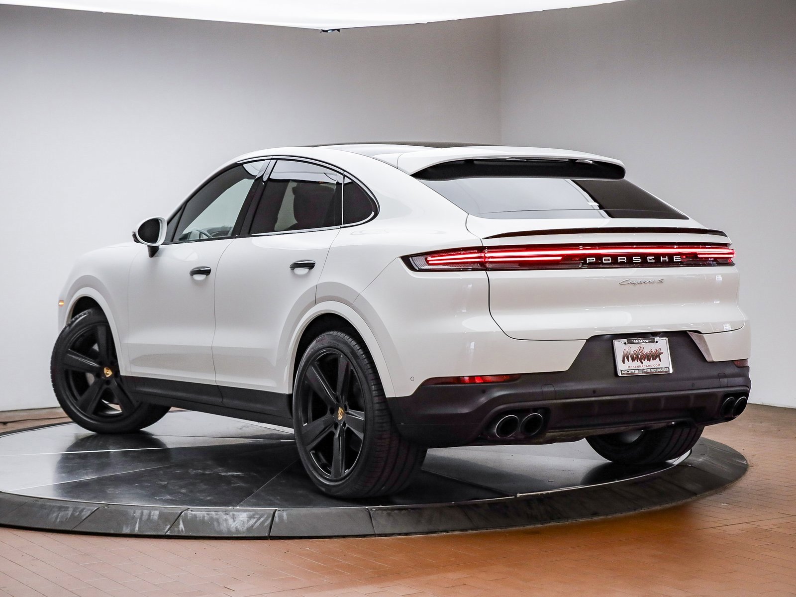 Certified 2025 Porsche Cayenne S image 3