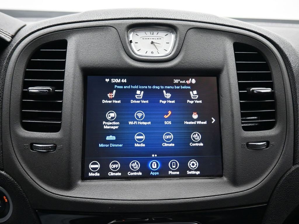 Used 2018 Chrysler 300 Limited image 16