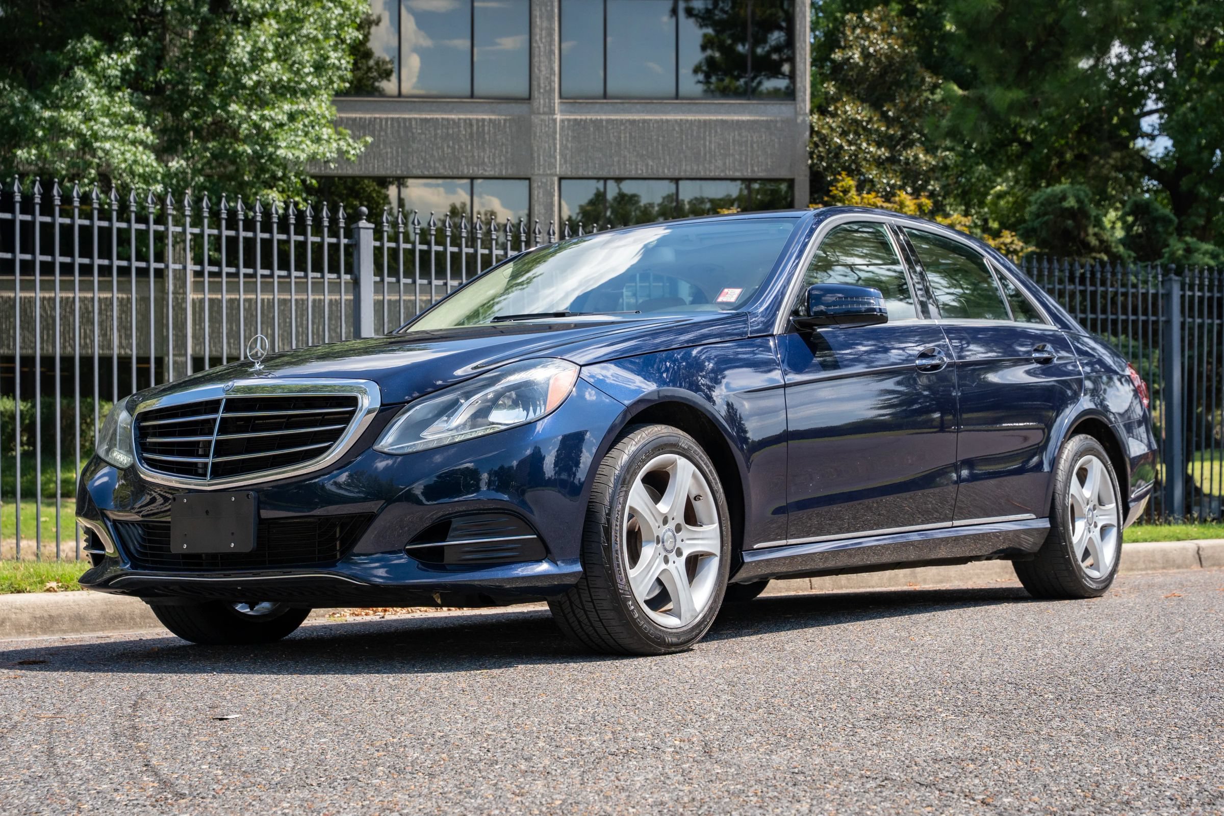 Used 2015 Mercedes-Benz E 350 4MATIC Sedan image 1