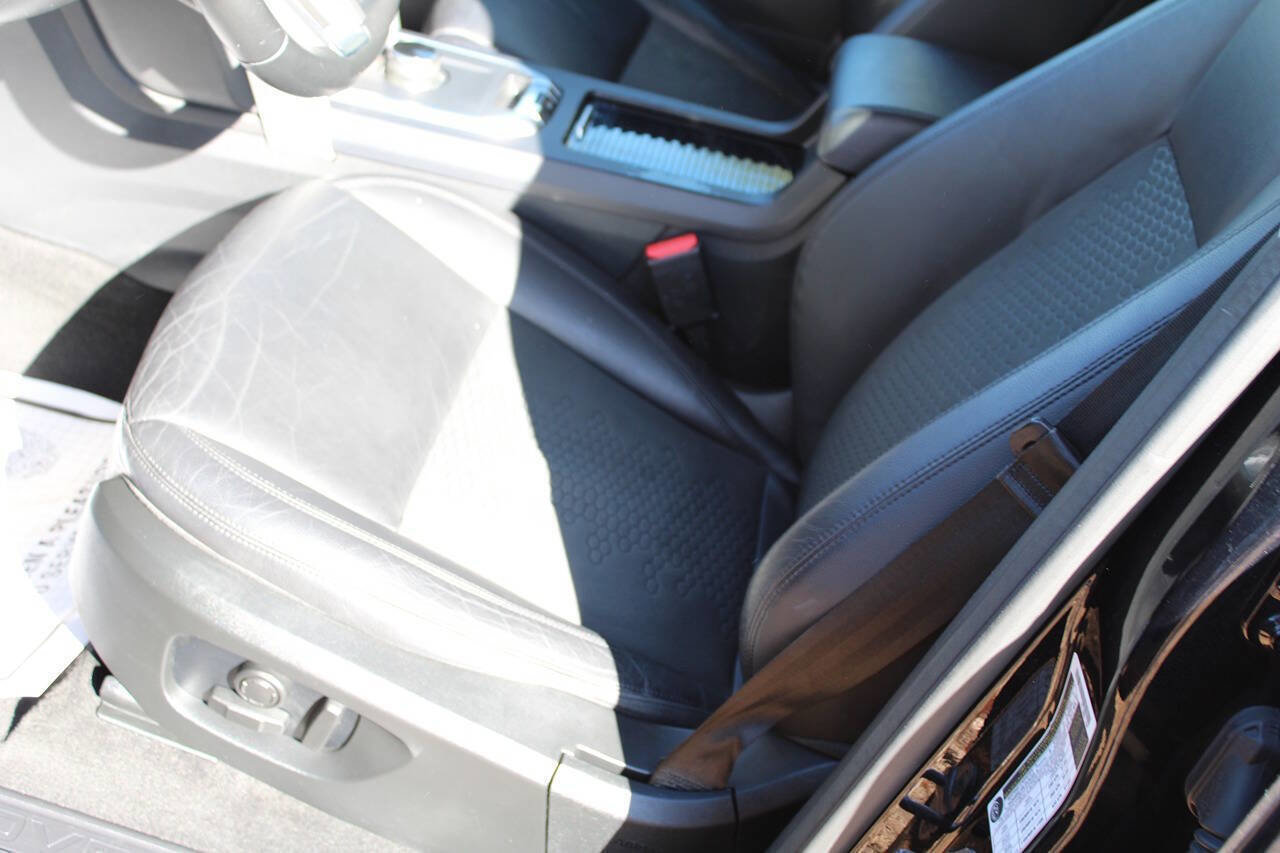 Used 2018 Land Rover Discovery Sport SE image 15