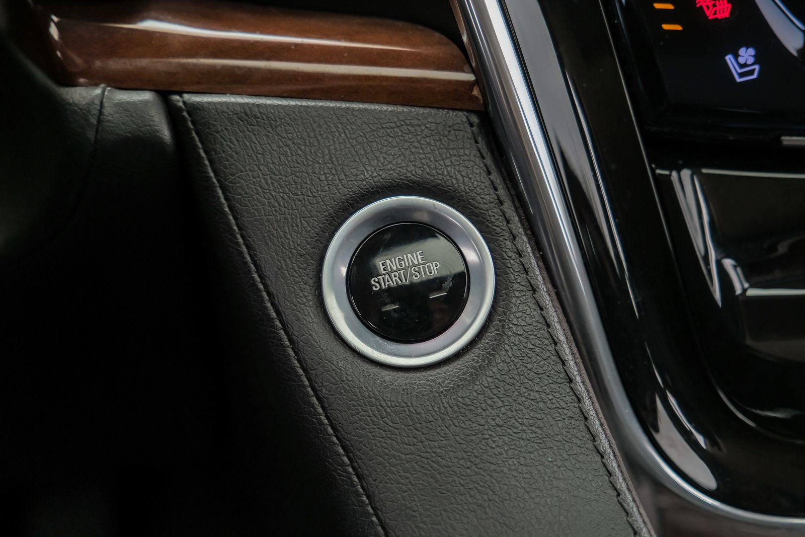 Used 2017 Cadillac Escalade ESV Luxury AWD/4WD image 25