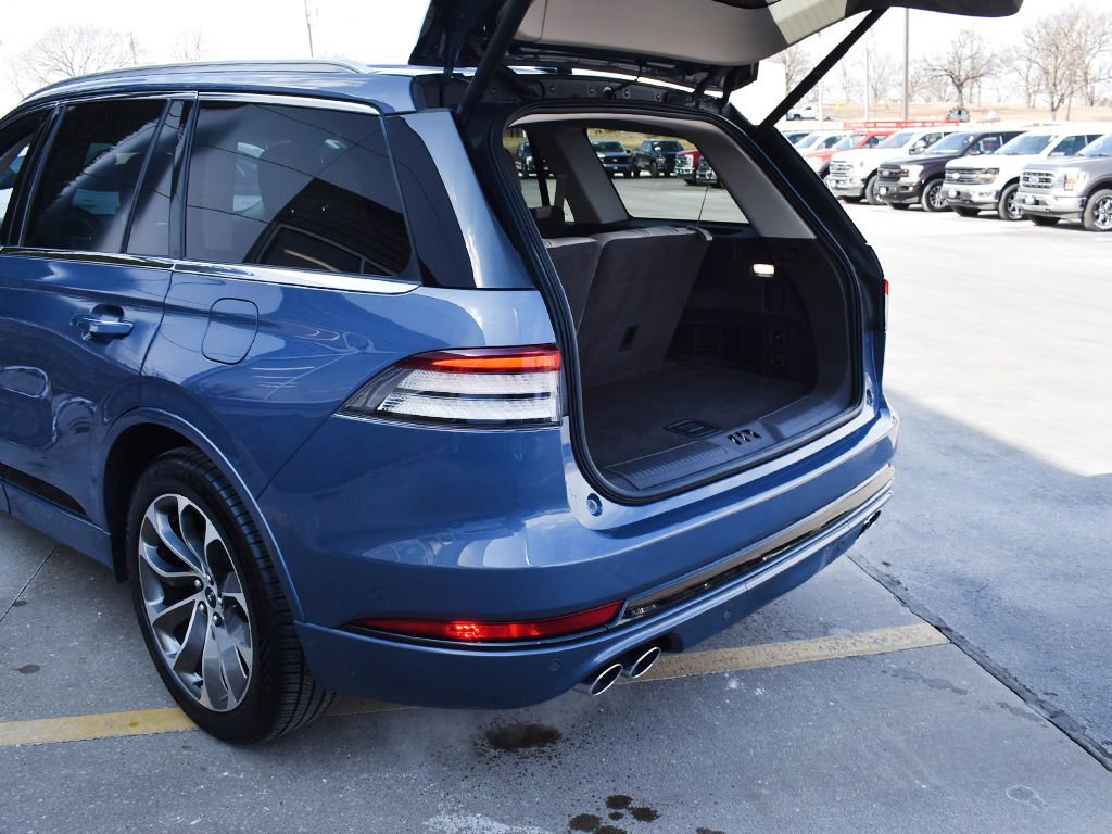 Used 2021 Lincoln Aviator Grand Touring w/ Equipment Group 301A AWD/4WD image 34