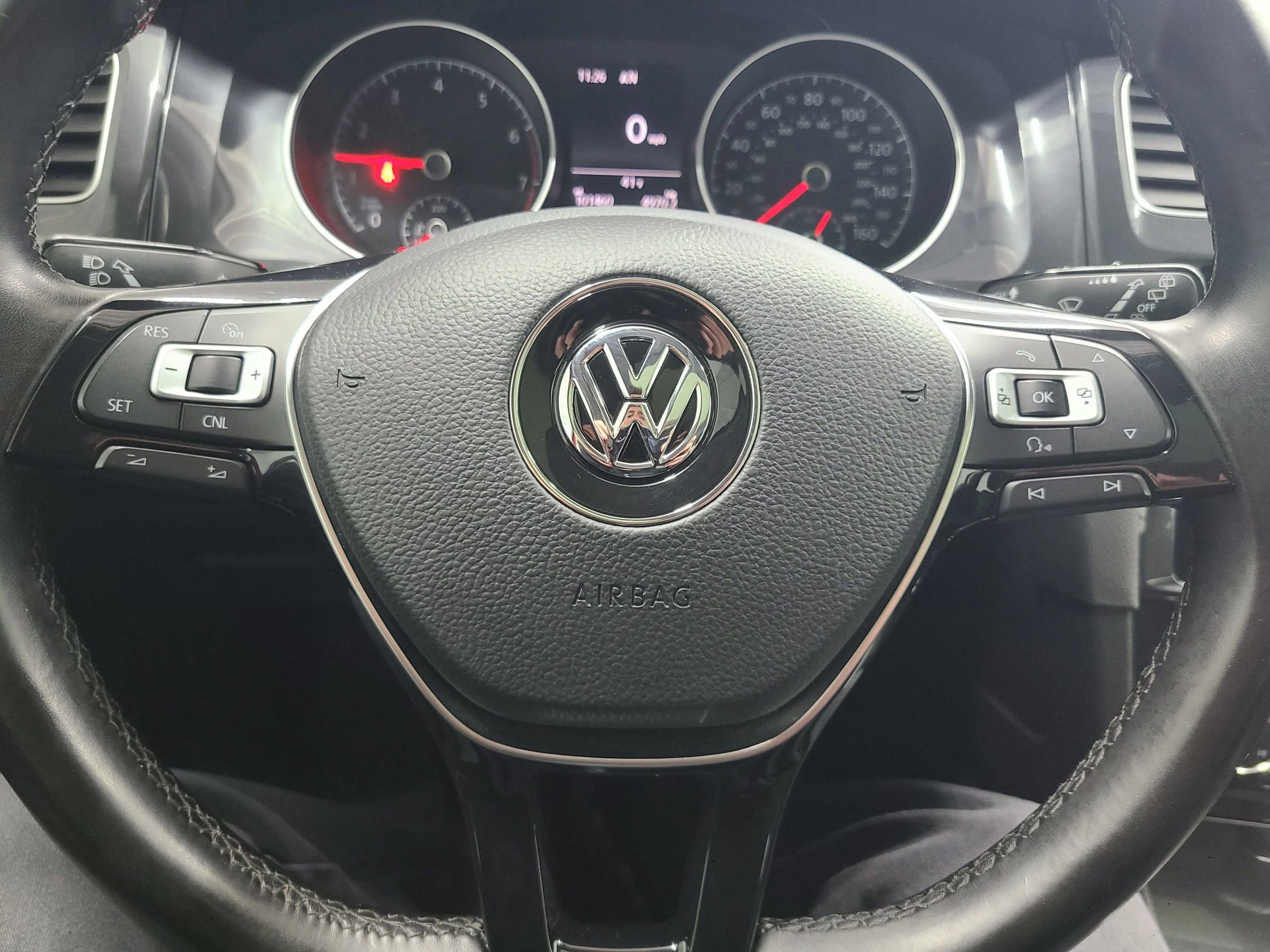 Used 2018 Volkswagen Golf SE image 28