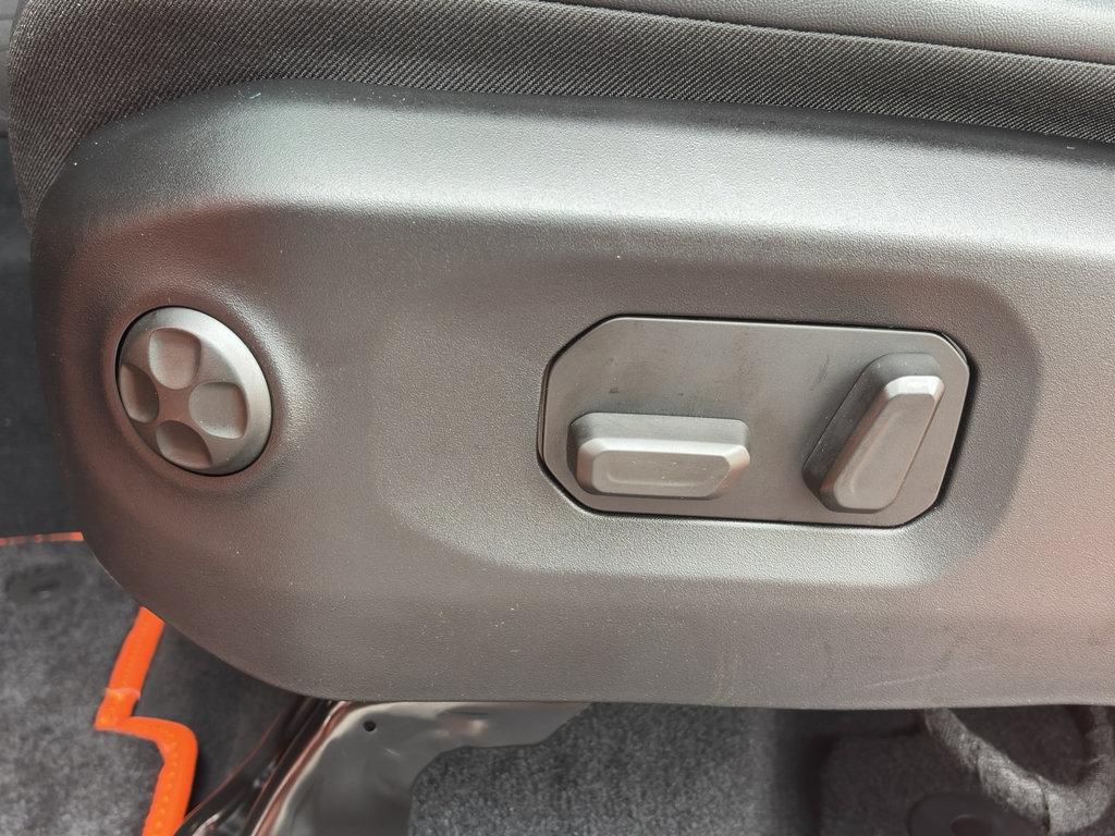 Used 2025 Jeep Wrangler Unlimited Rubicon AWD/4WD image 11
