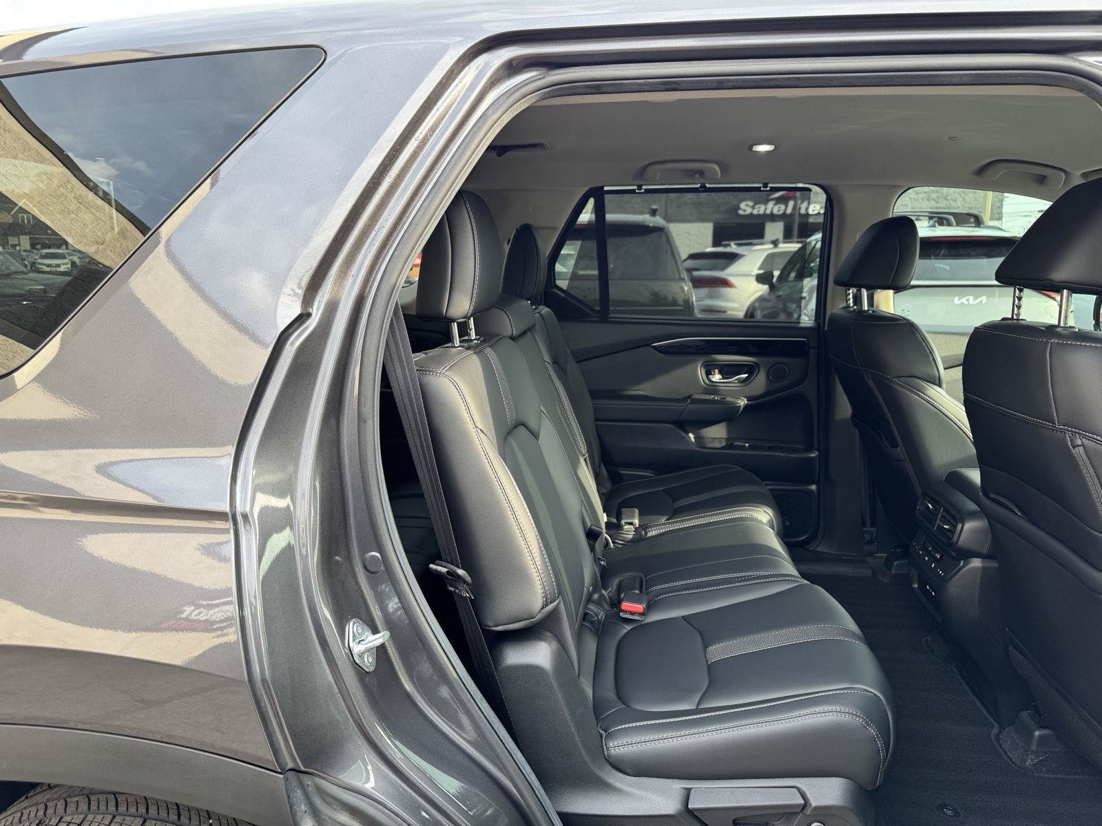 Used 2025 Honda Pilot EX-L image 37