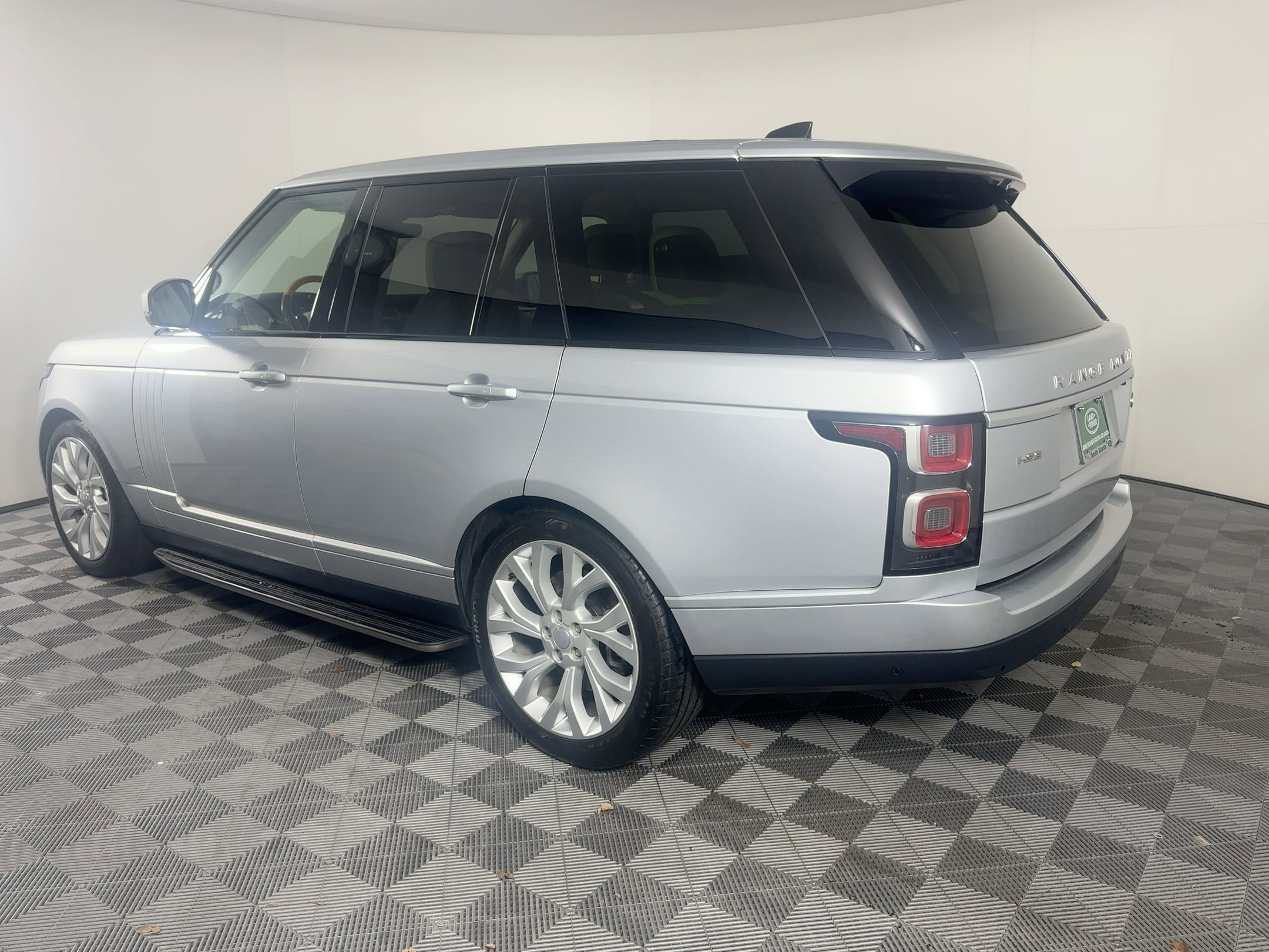 Used 2019 Land Rover Range Rover HSE image 3