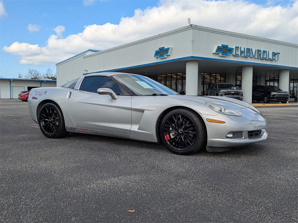 Used 2005 Chevrolet Corvette Coupe w/ Preferred Equipment Group video 2