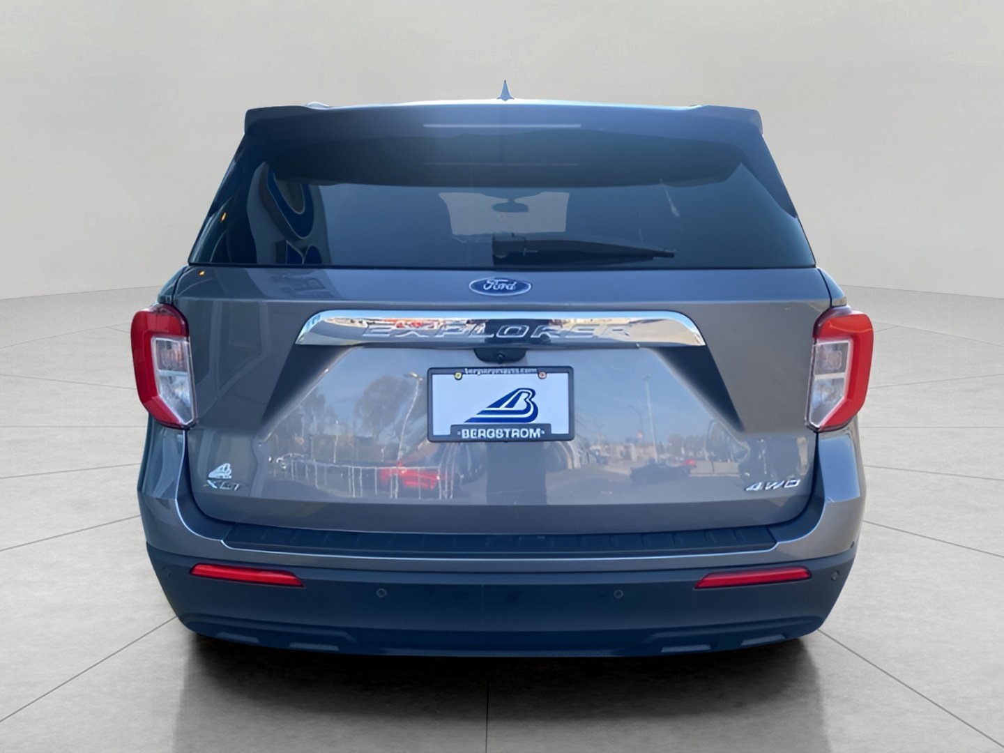 Used 2022 Ford Explorer XLT image 34