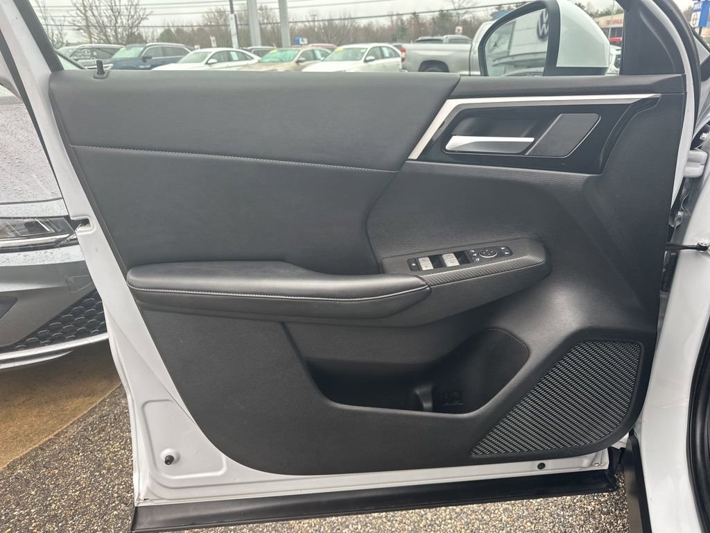 Used 2024 Mitsubishi Outlander SE Black Edition image 15