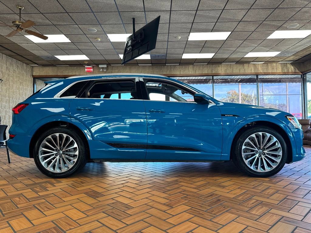 Used 2019 Audi e-tron Prestige w/ Prestige Package image 11