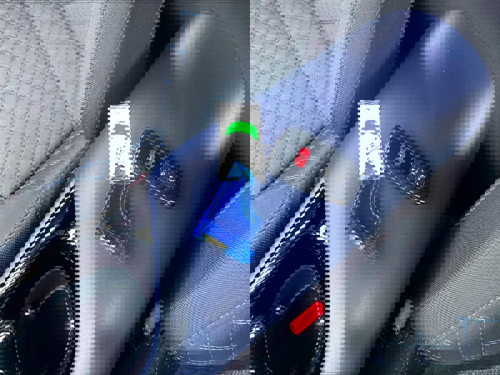 Used 2020 Toyota C-HR XLE FWD image 28