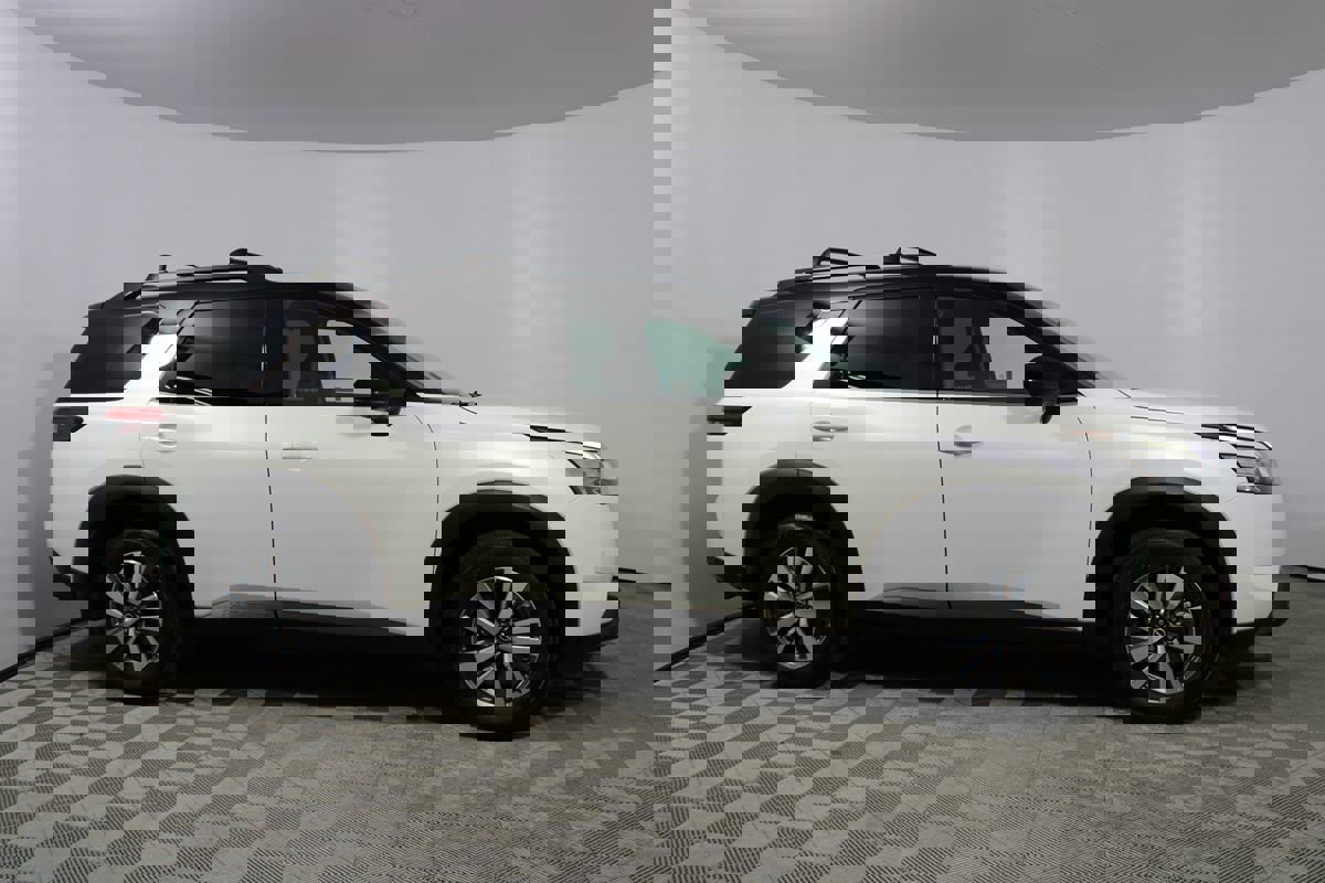 Used 2023 Nissan Pathfinder SL image 14