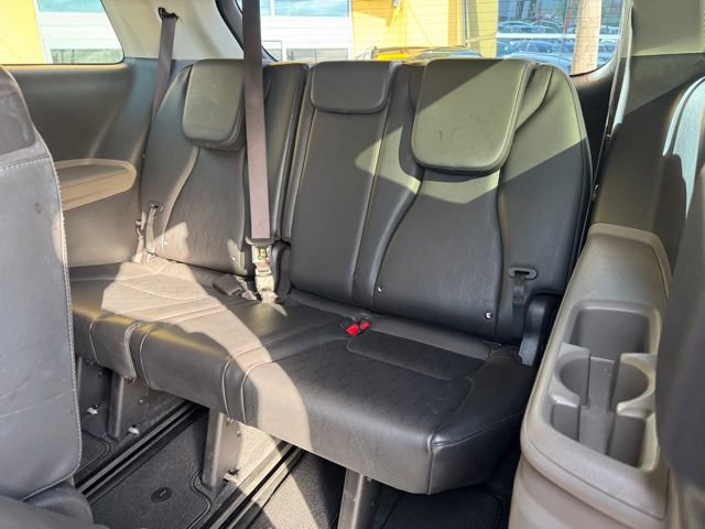 Used 2025 Kia Carnival FWD image 13