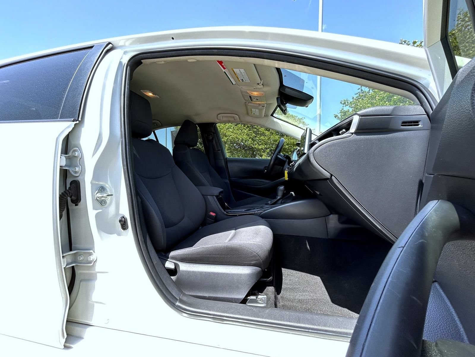 Used 2020 Toyota Corolla LE FWD image 15