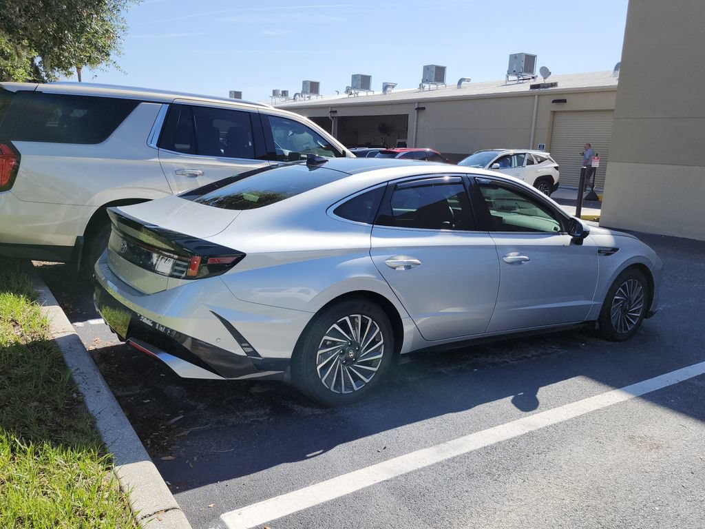 Used 2025 Hyundai Sonata Limited FWD image 2