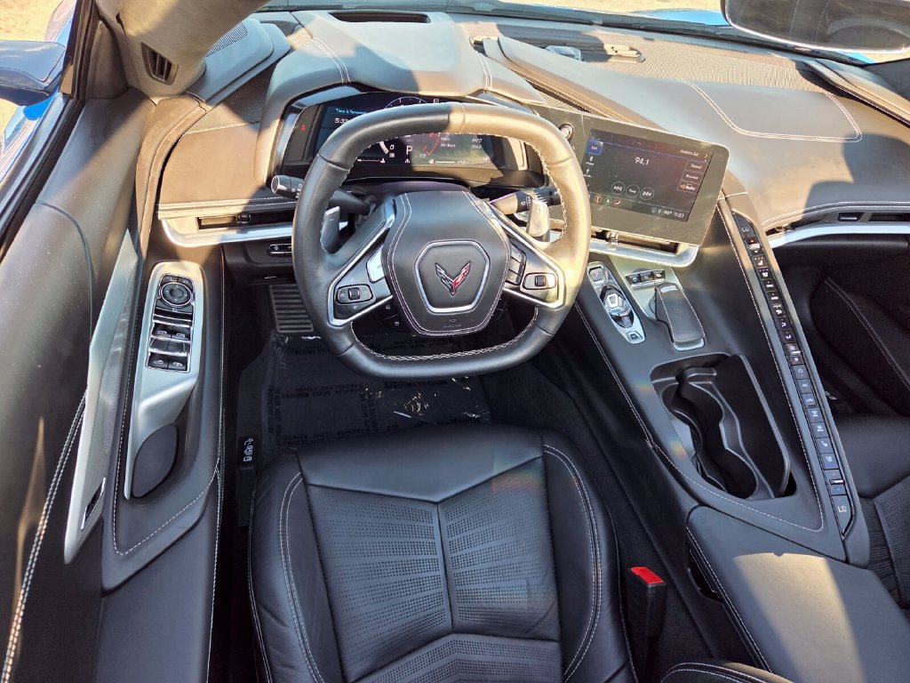 Used 2022 Chevrolet Corvette Stingray Premium Conv w/ Z51 Performance Package RWD image 6