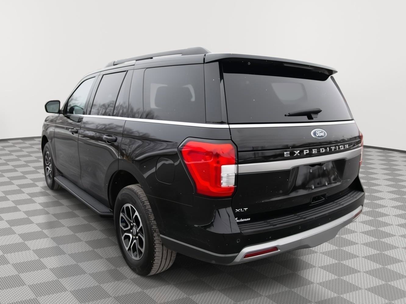 Used 2024 Ford Expedition XLT image 23