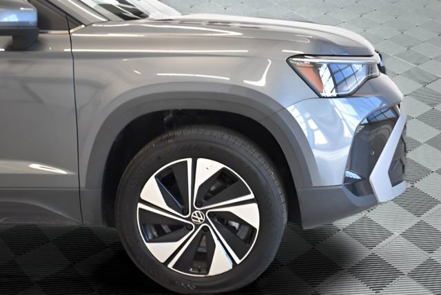 Used 2025 Volkswagen Taos SE AWD/4WD image 13