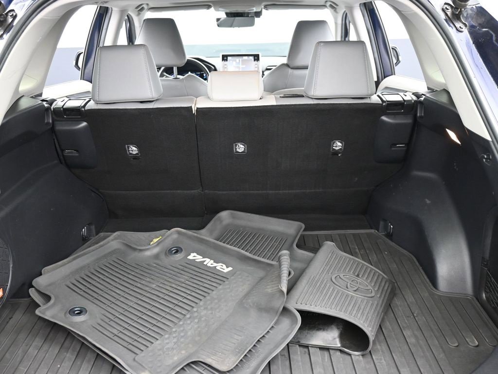 Used 2021 Toyota RAV4 Limited image 13