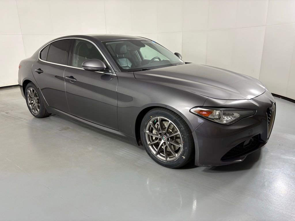 Used 2019 Alfa Romeo Giulia image 2