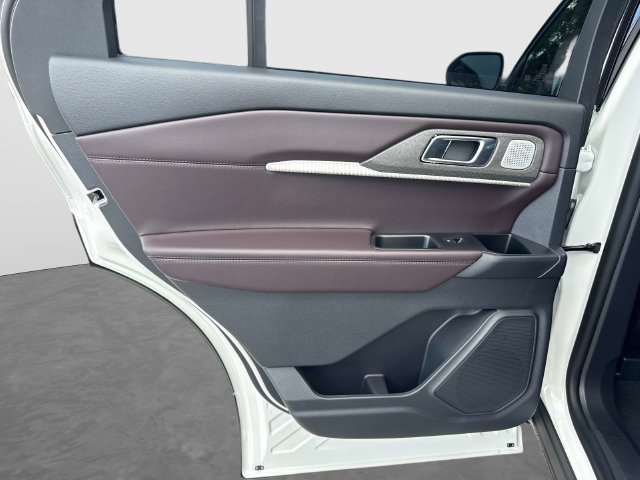New 2027 Ford Explorer Platinum RWD image 14