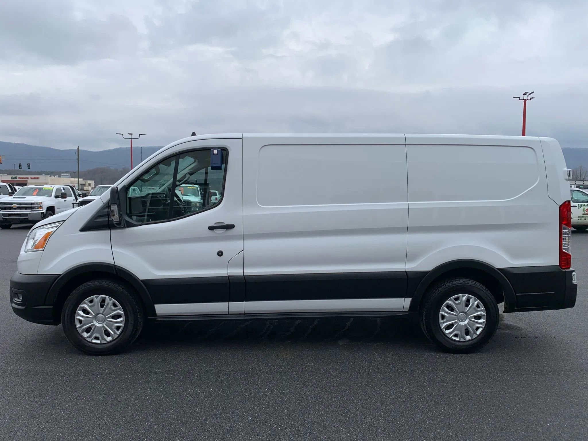 Used 2020 Ford Transit 150 Low Roof w/ Load Area Protection Package RWD image 5