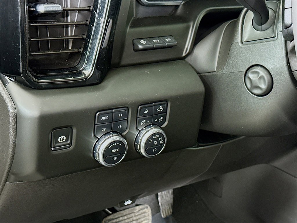 Used 2025 GMC Sierra 1500 AT4 w/ Technology Package image 21