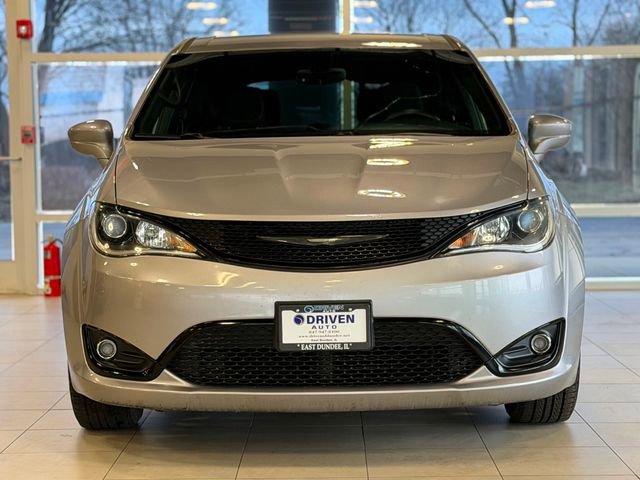 Used 2019 Chrysler Pacifica Touring Plus w/ S Appearance Package FWD image 2